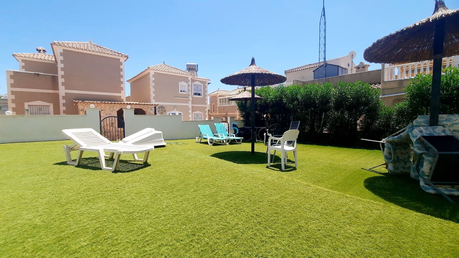 2 soveværelse Lejlighed til salg i Villamartin med swimmingpool - € 155.000 (Ref: 9893265)