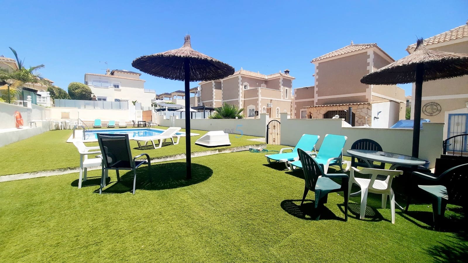 2 soveværelse Lejlighed til salg i Villamartin med swimmingpool - € 155.000 (Ref: 9893265)