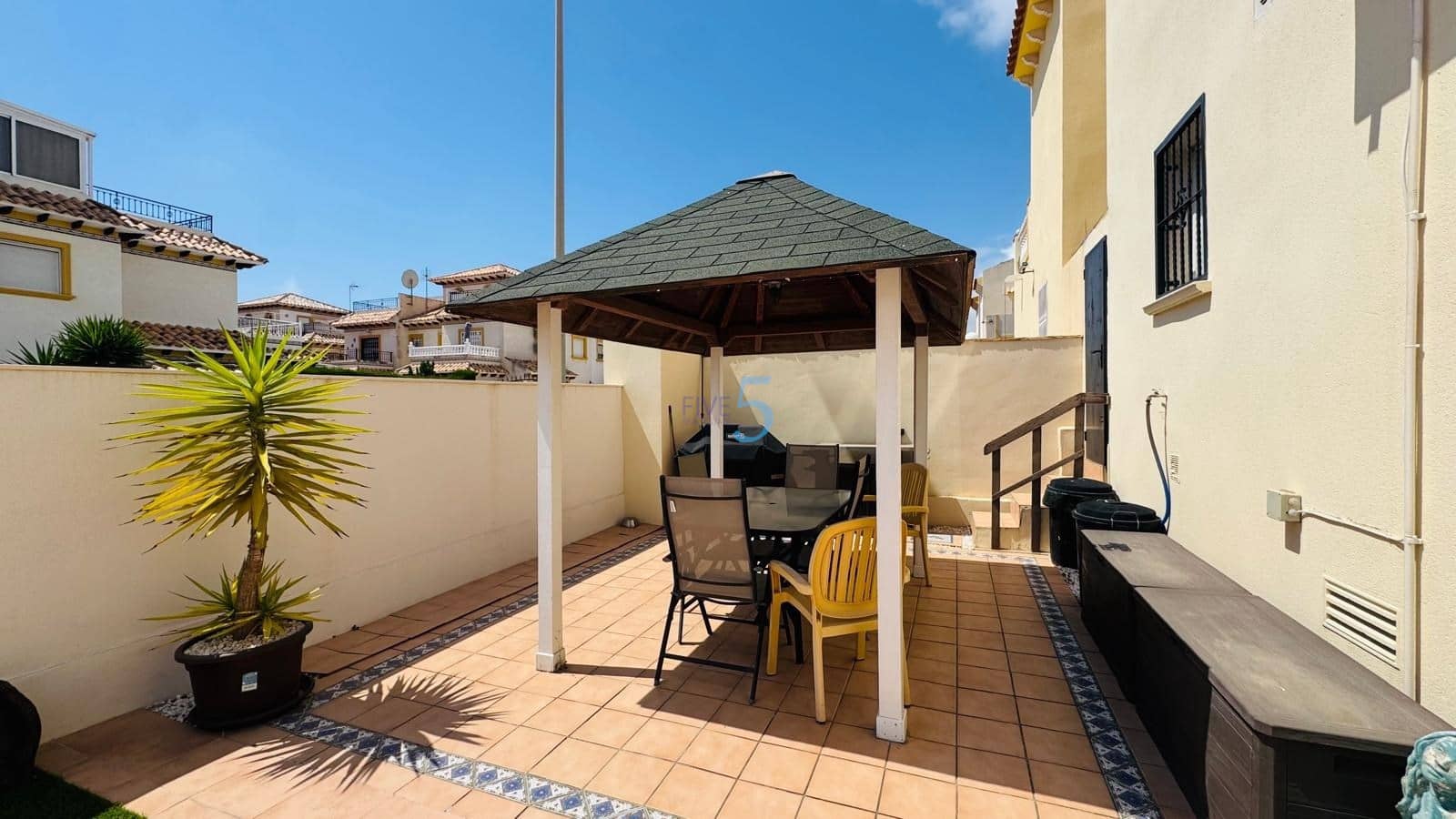 2 Zimmer Haus zu verkaufen in Playa Flamenca mit Pool - 220.000 € (Ref: 9894963)