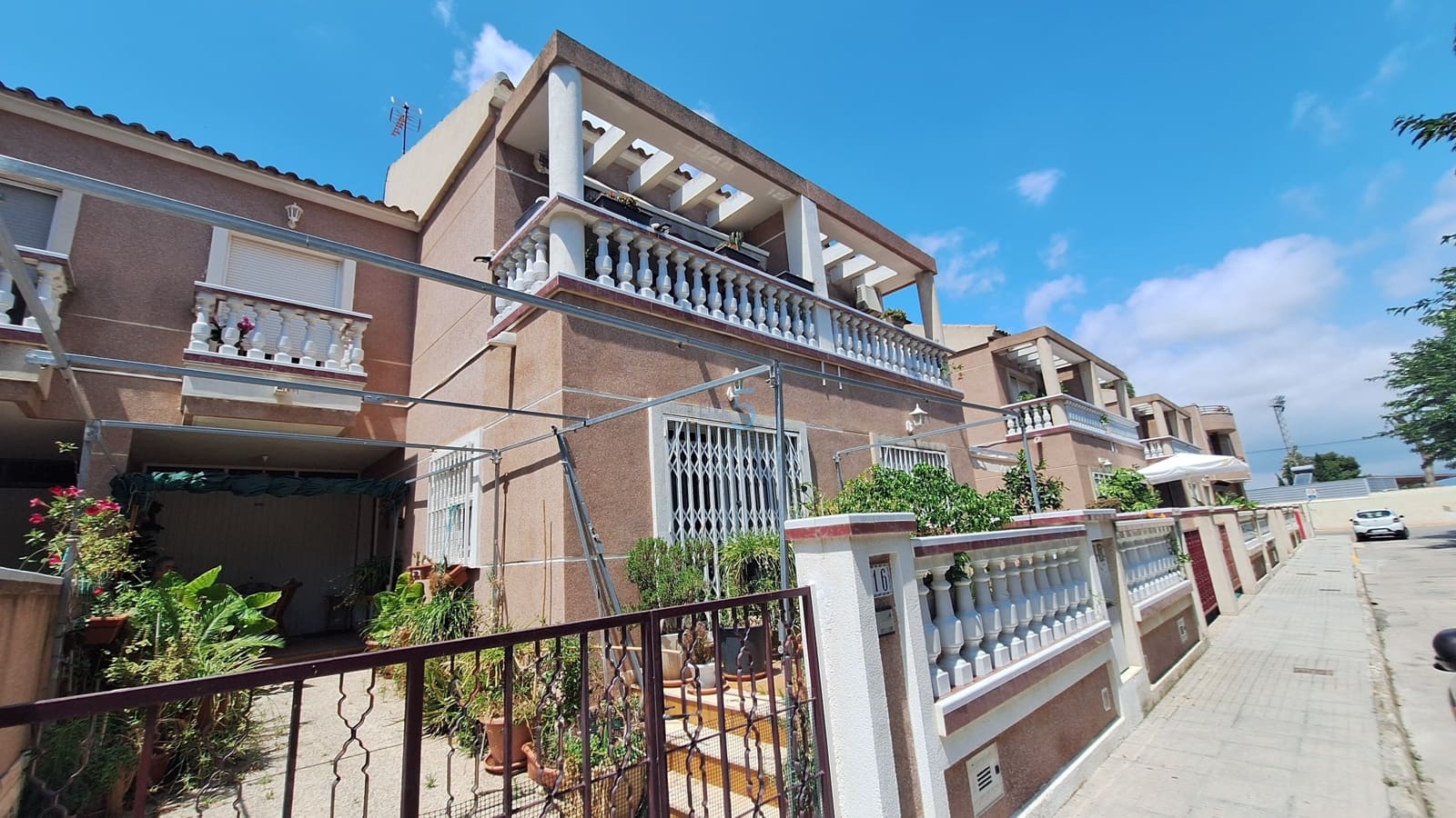 4 slaapkamer Halfvrijstaande villa te koop in Almoradi - € 204.000 (Ref: 9895388)