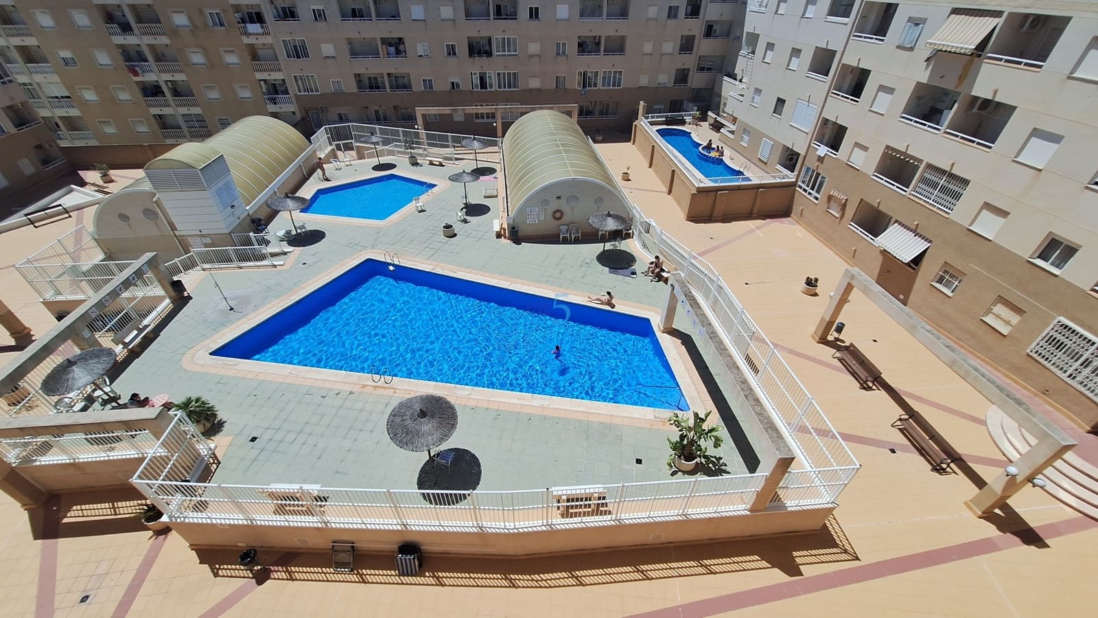 2 Zimmer Apartment zu verkaufen in Torrevieja mit Pool - 149.900 € (Ref: 9897442)