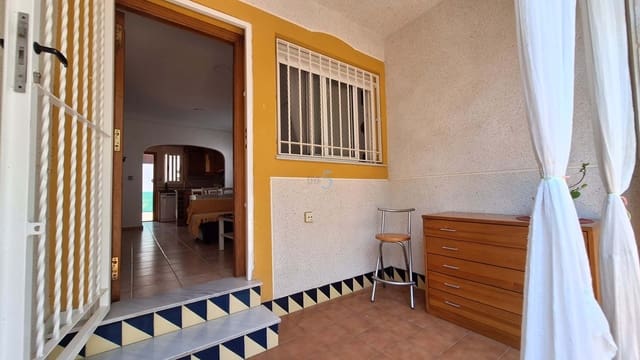 Apartamento de 2 habitaciones en Guardamar del Segura en venta con piscina garaje - 152.000 € (Ref: 9897444)