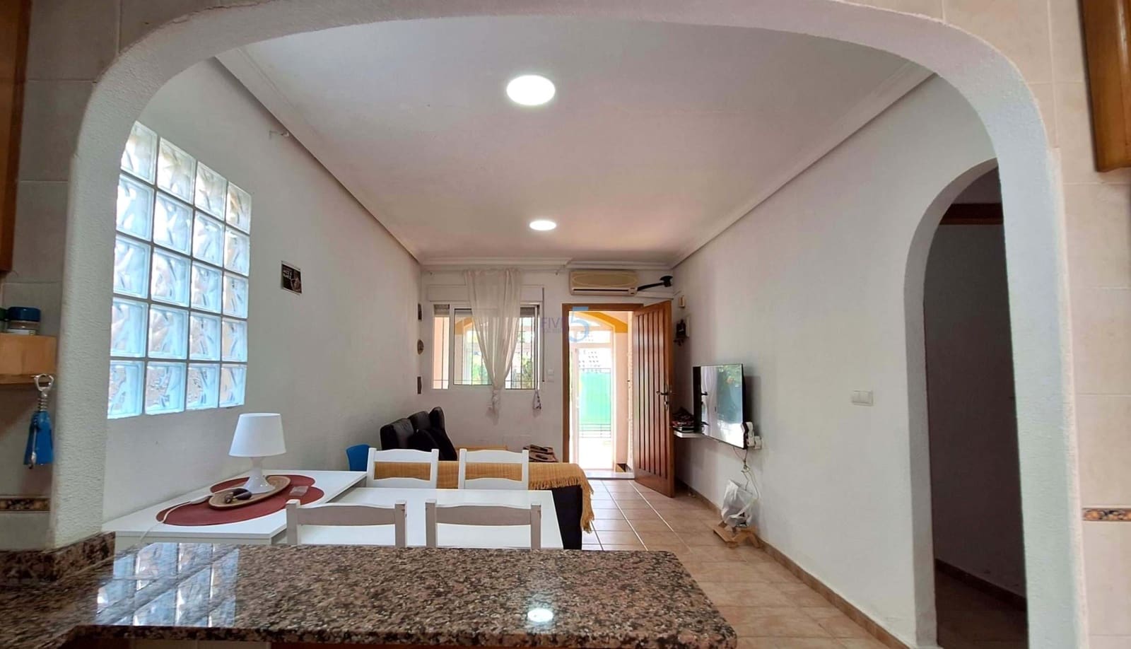 Apartamento de 2 habitaciones en Guardamar del Segura en venta con piscina garaje - 152.000 € (Ref: 9897444)