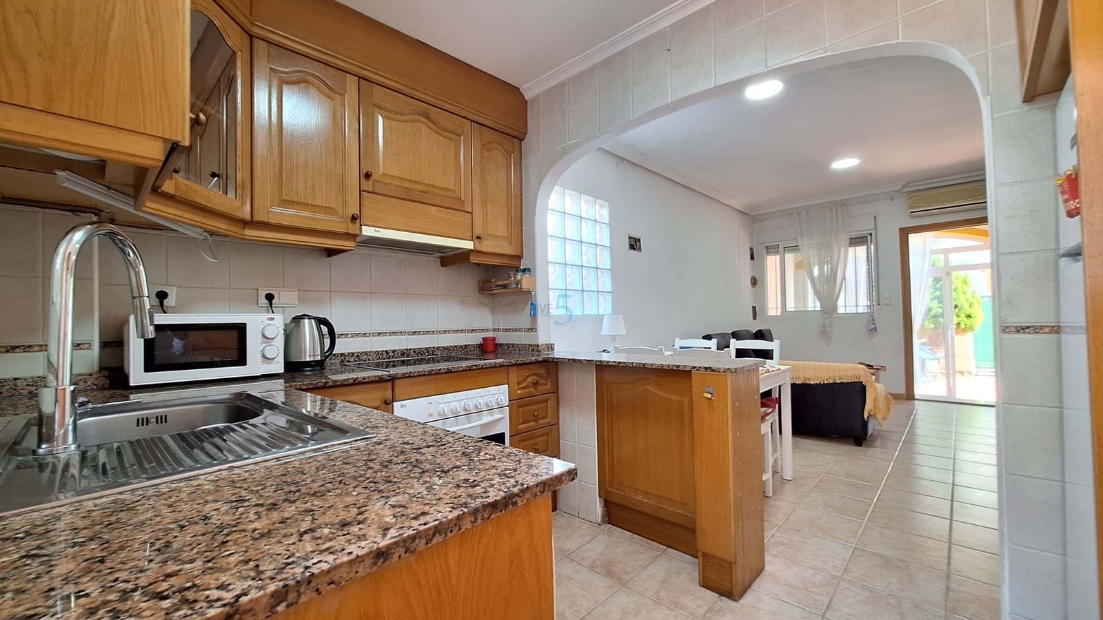 Apartamento de 2 habitaciones en Guardamar del Segura en venta con piscina garaje - 152.000 € (Ref: 9897444)