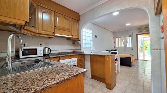 Apartamento de 2 habitaciones en Guardamar del Segura en venta con piscina garaje - 152.000 € (Ref: 9897444)