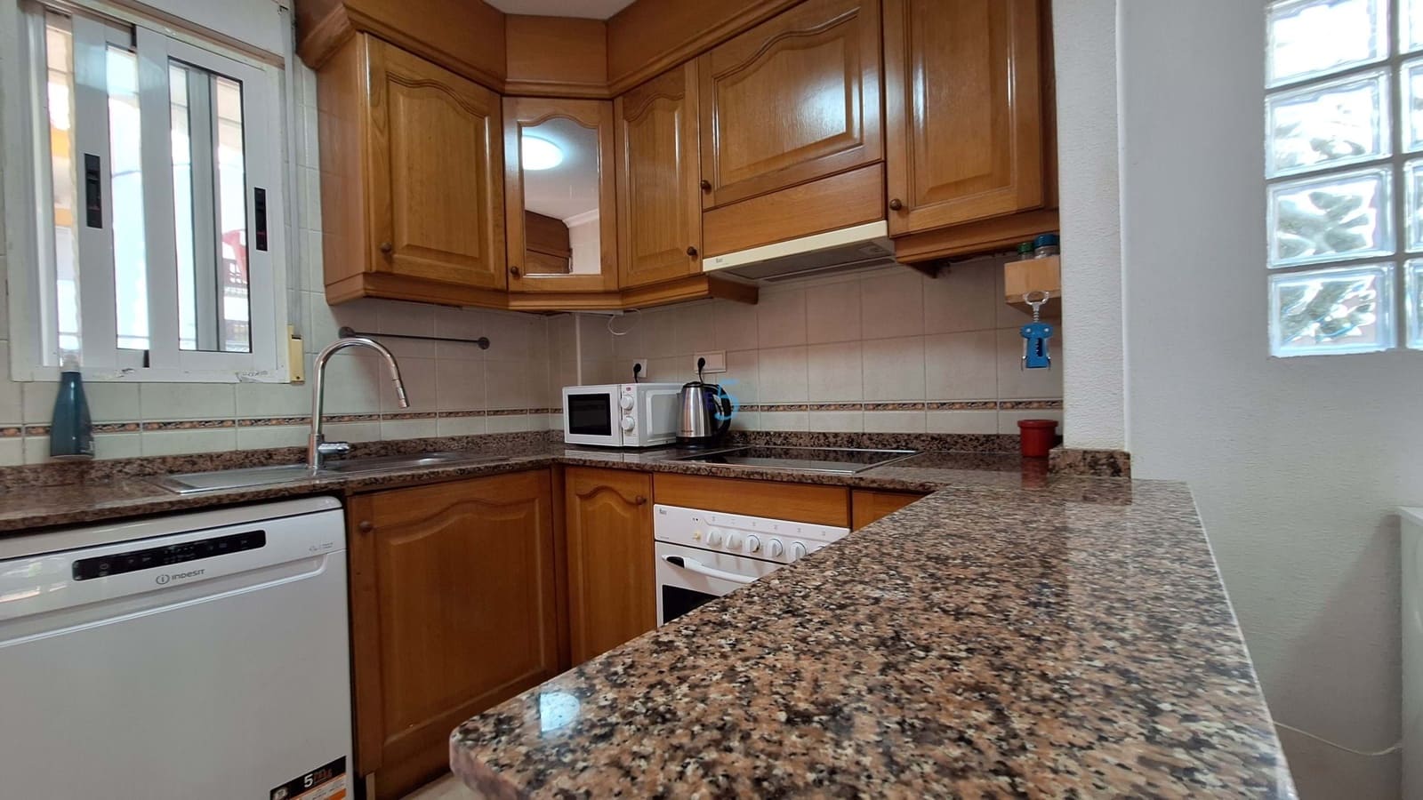 Apartamento de 2 habitaciones en Guardamar del Segura en venta con piscina garaje - 152.000 € (Ref: 9897444)
