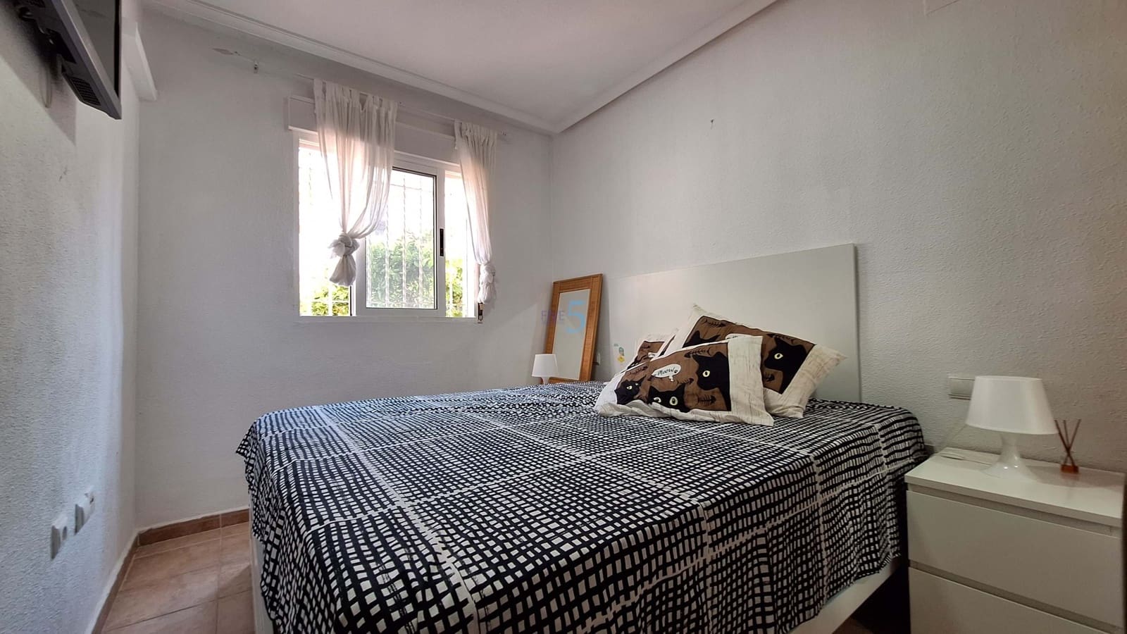 Apartamento de 2 habitaciones en Guardamar del Segura en venta con piscina garaje - 152.000 € (Ref: 9897444)