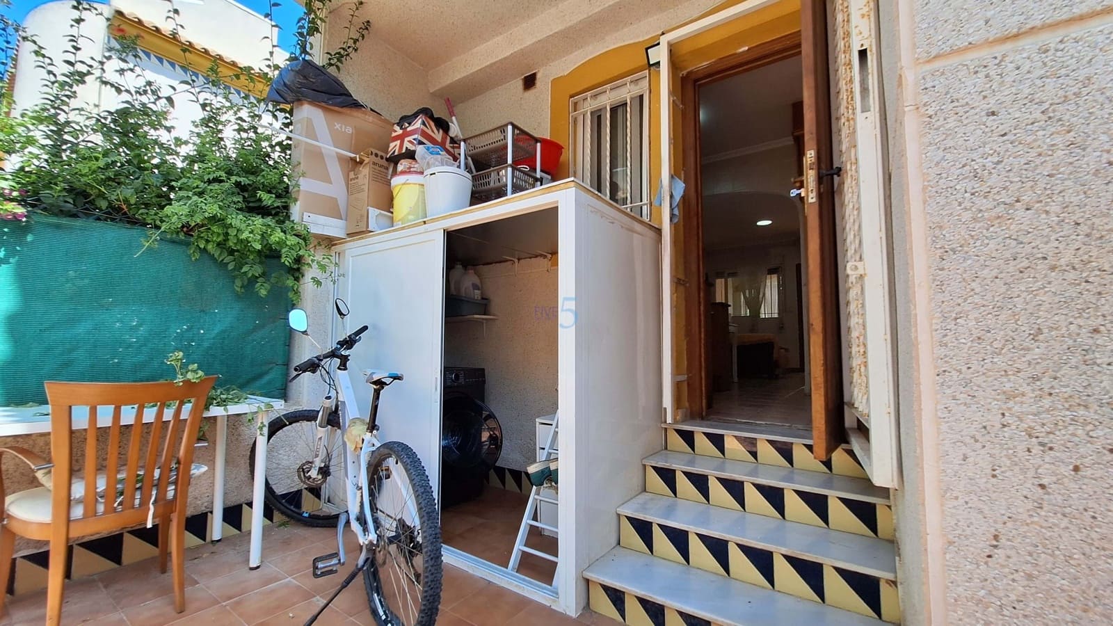 Apartamento de 2 habitaciones en Guardamar del Segura en venta con piscina garaje - 152.000 € (Ref: 9897444)