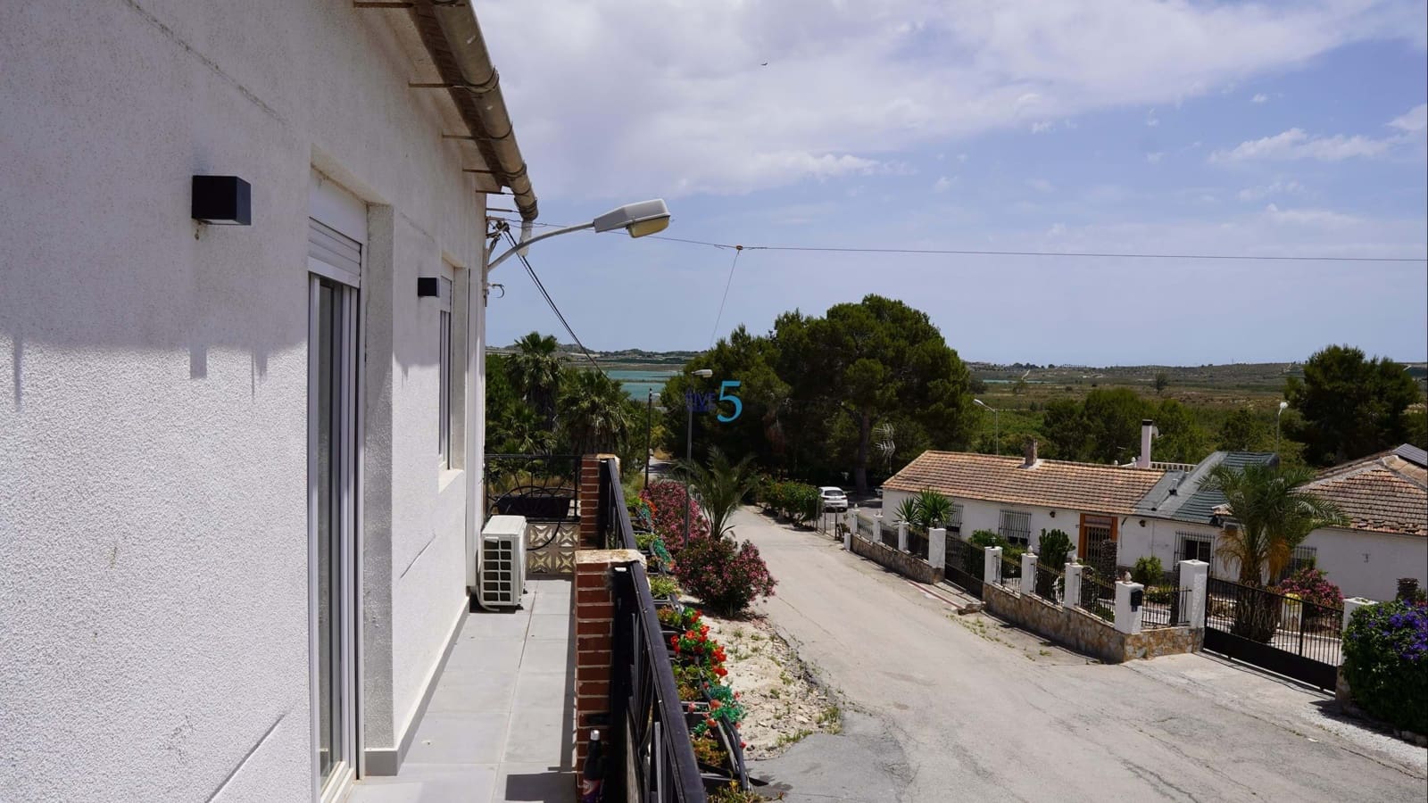 5 bedroom Villa for sale in Torremendo with pool garage - € 575,000 (Ref: 9898425)