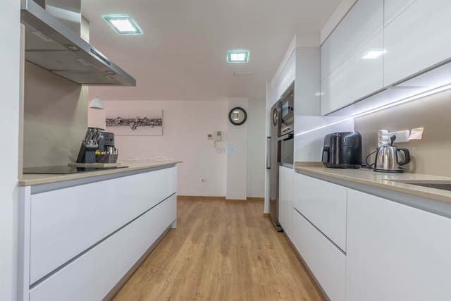 4 sovrum Lägenhet till salu i Torrevieja - 639 000 € (Ref: 9902673)
