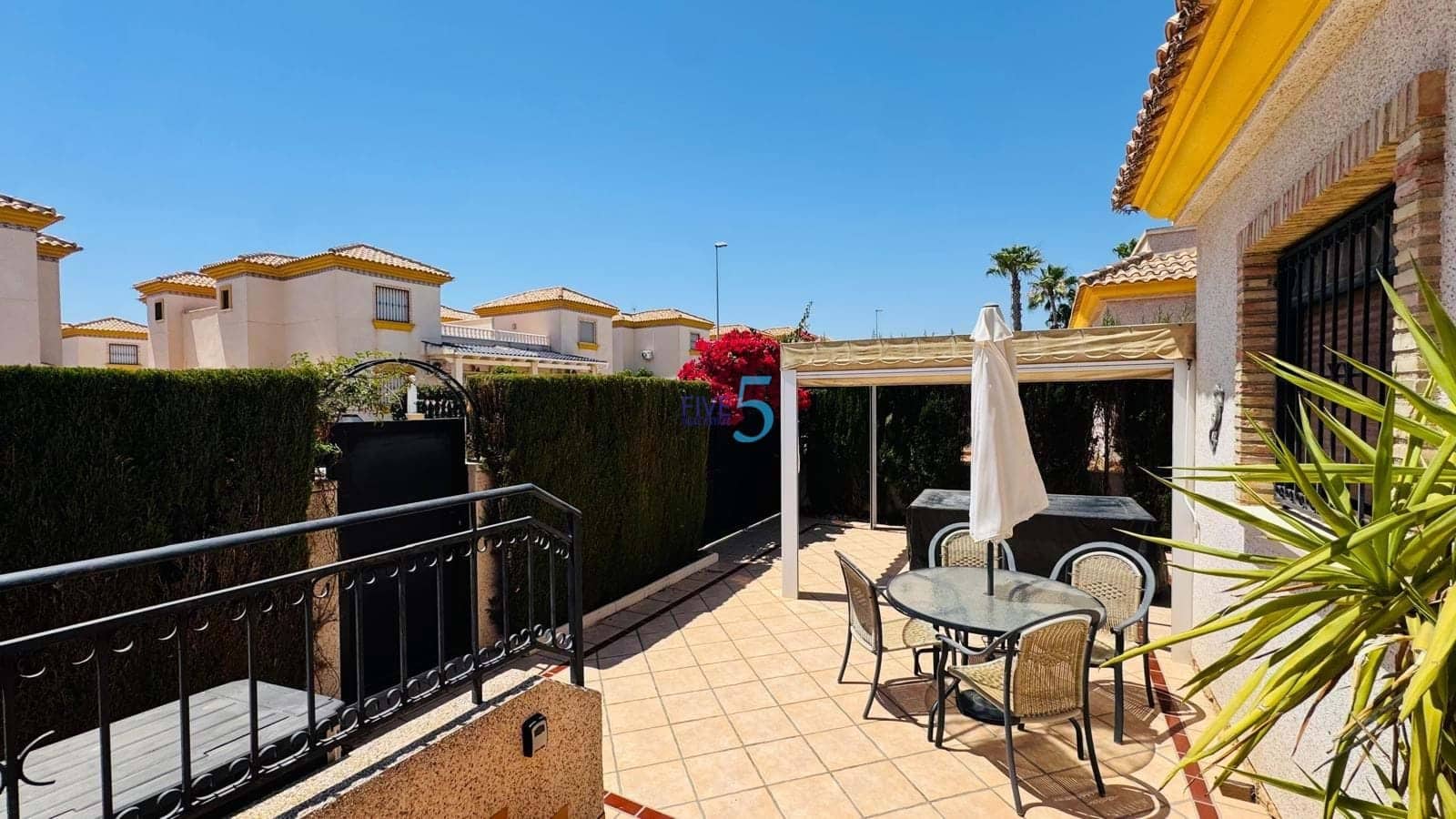 3 Zimmer Haus zu verkaufen in Villamartin mit Pool Garage - 249.900 € (Ref: 9902674)