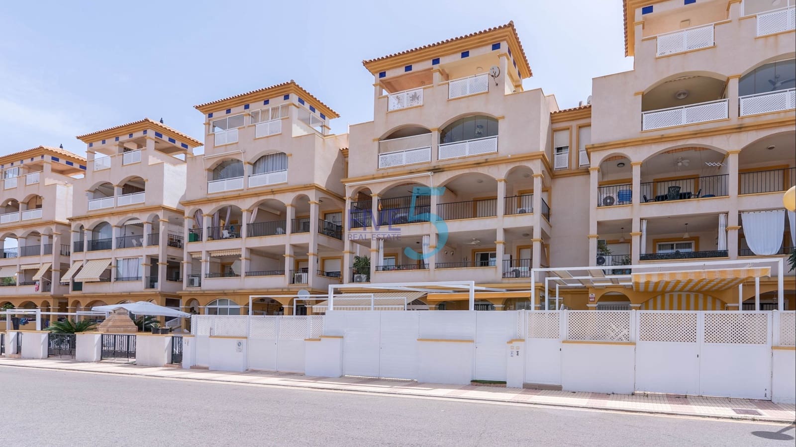 2 soverom Leilighet til salgs i Mar de Cristal med svømmebasseng - € 170 000 (Ref: 9902676)
