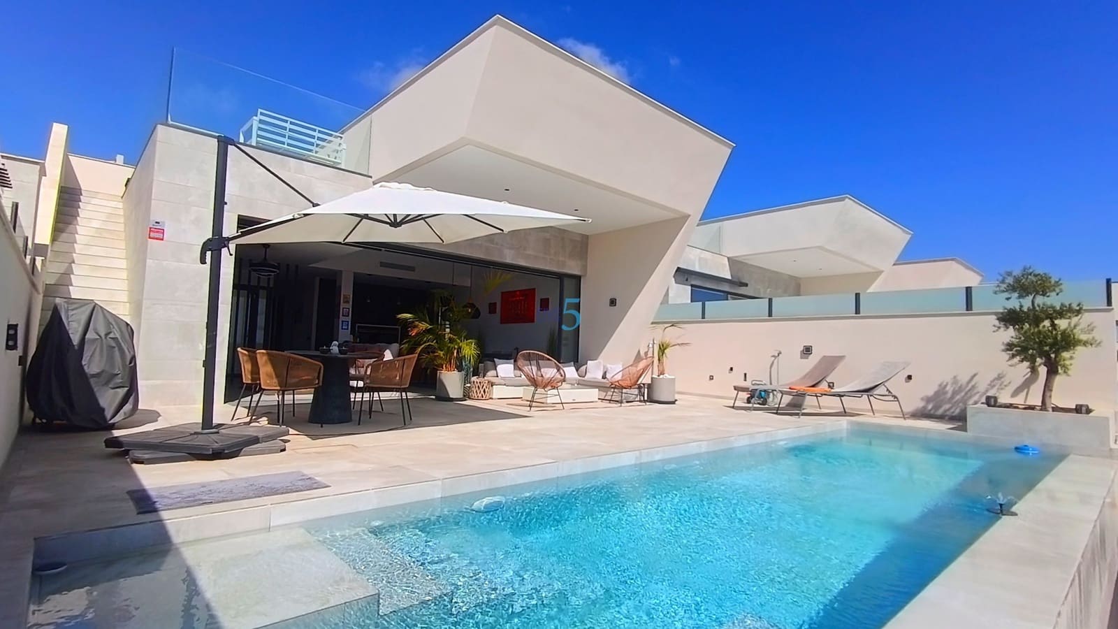 4 soveværelse Villa til salg i Ciudad Quesada med swimmingpool - € 725.000 (Ref: 9906585)
