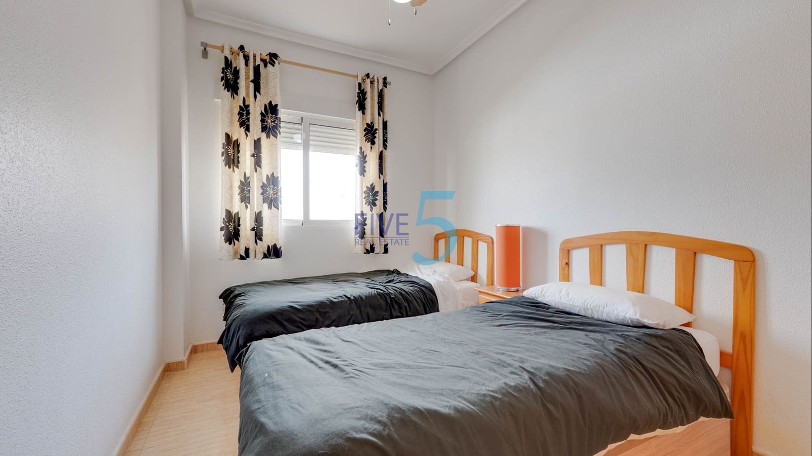 3 bedroom Apartment for sale in Formentera del Segura with pool - € 139,999 (Ref: 9906648)