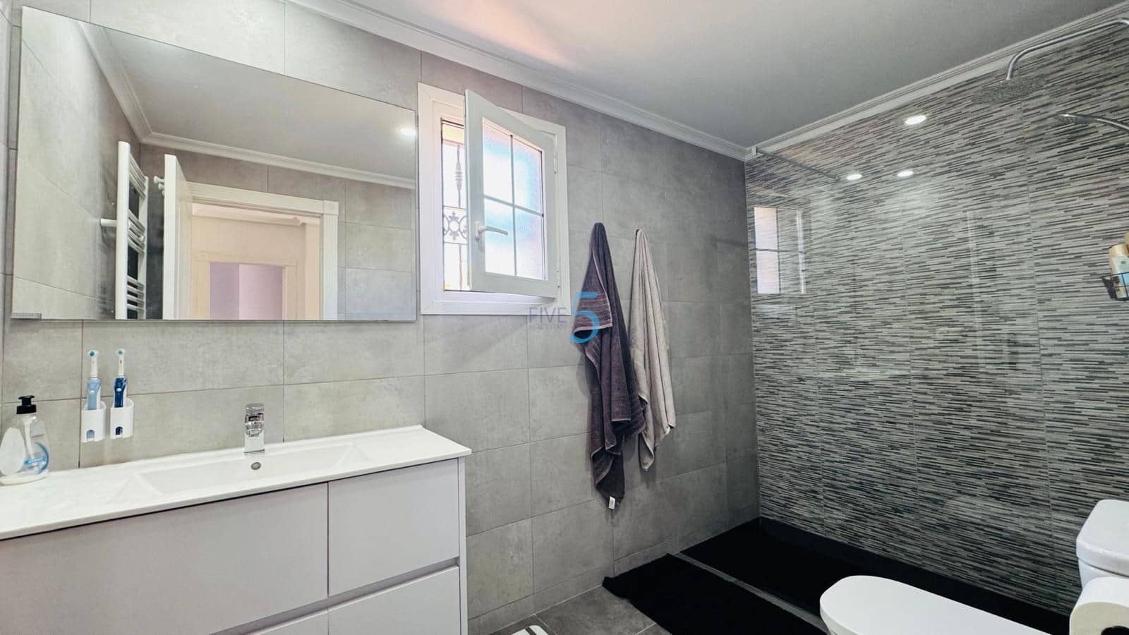 3 bedroom Villa for sale in Playa Flamenca with pool garage - € 299,999 (Ref: 9906649)