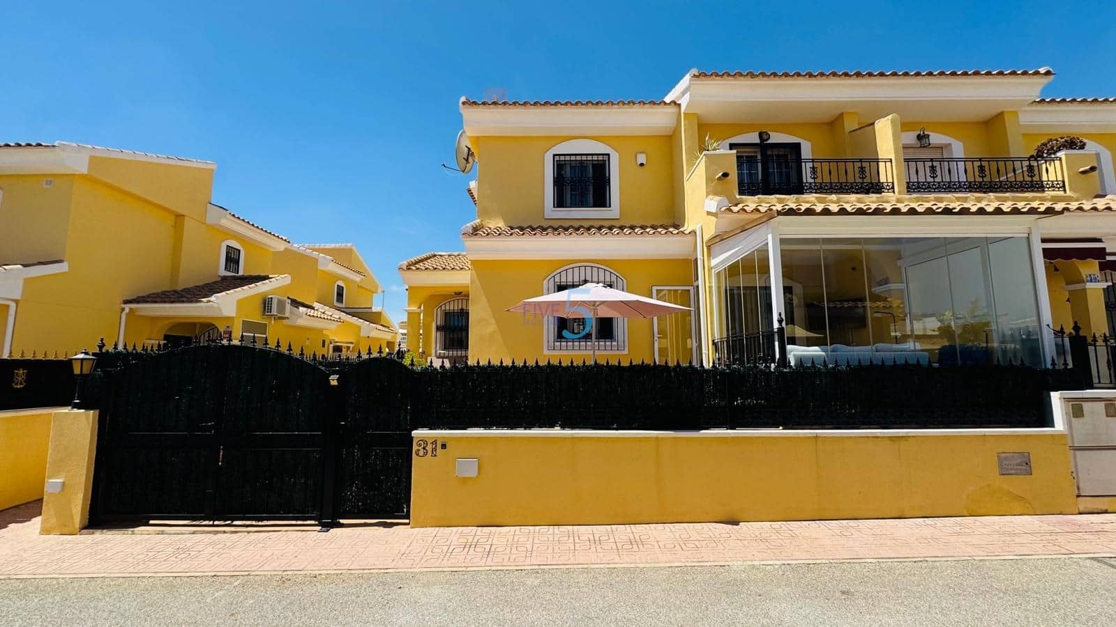 3 bedroom Villa for sale in Playa Flamenca with pool garage - € 299,999 (Ref: 9906649)