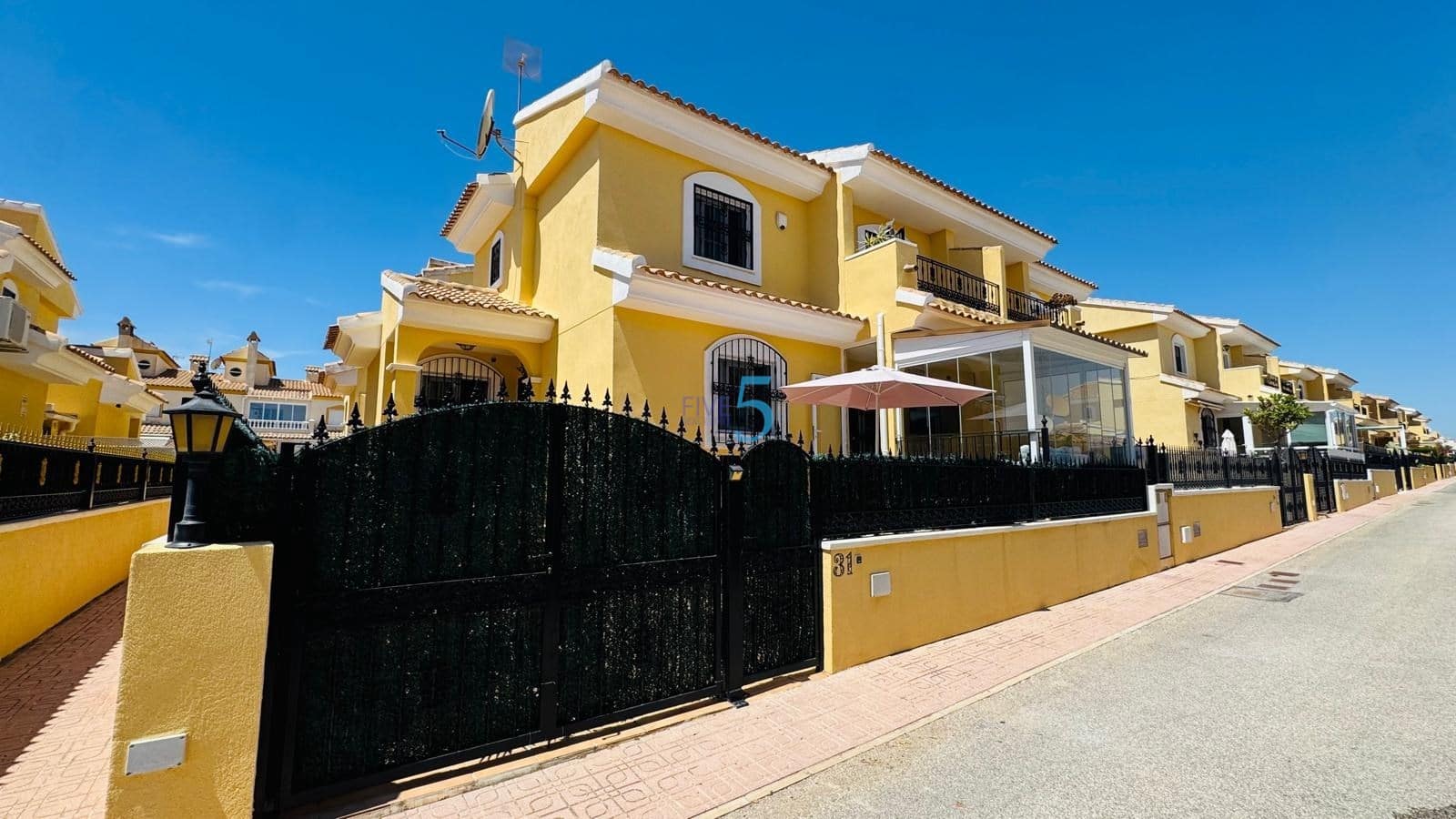 3 bedroom Villa for sale in Playa Flamenca with pool garage - € 299,999 (Ref: 9906649)