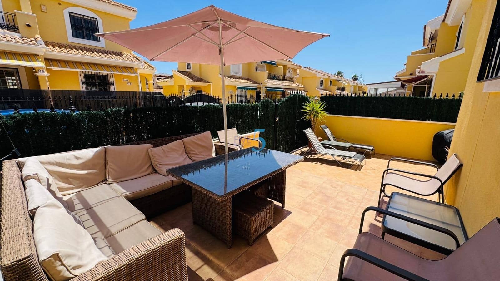 3 bedroom Villa for sale in Playa Flamenca with pool garage - € 299,999 (Ref: 9906649)