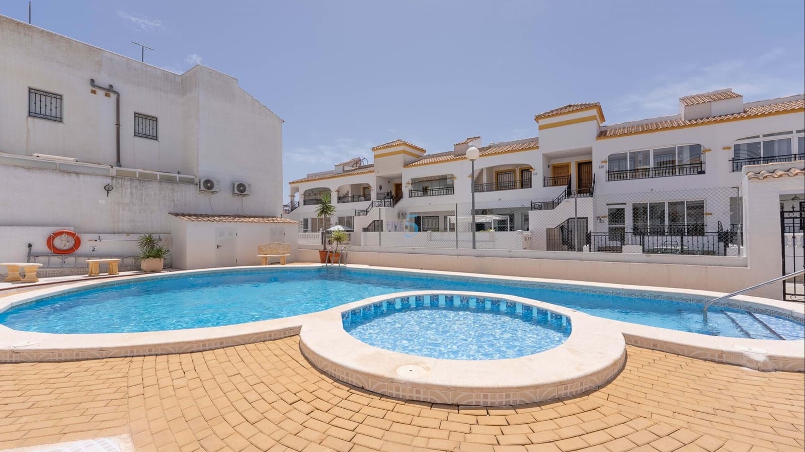 2 bedroom Apartment for sale in Vistabella with pool - € 135,000 (Ref: 9906650)