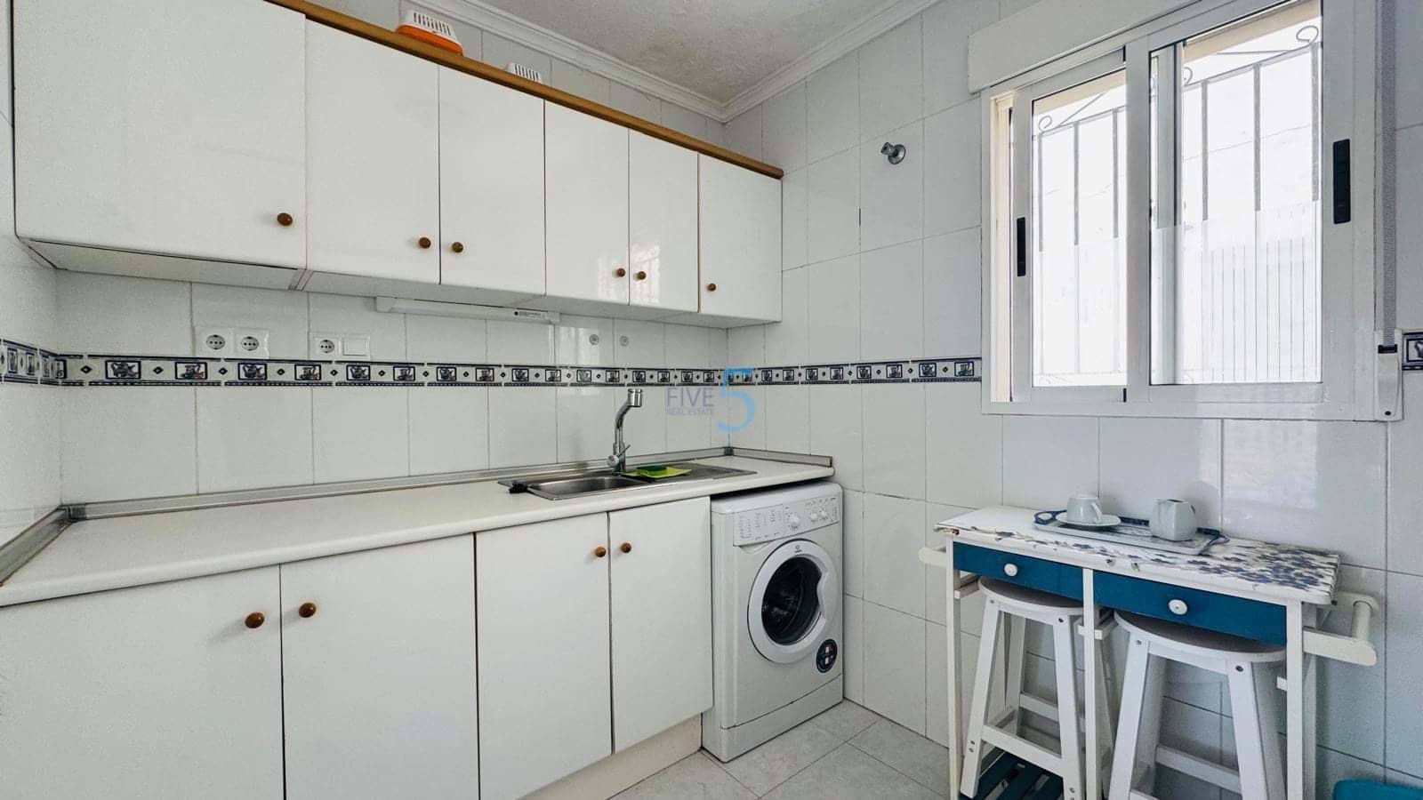 2 soveværelse Lejlighed til salg i Torrevieja med swimmingpool - € 135.000 (Ref: 9906651)