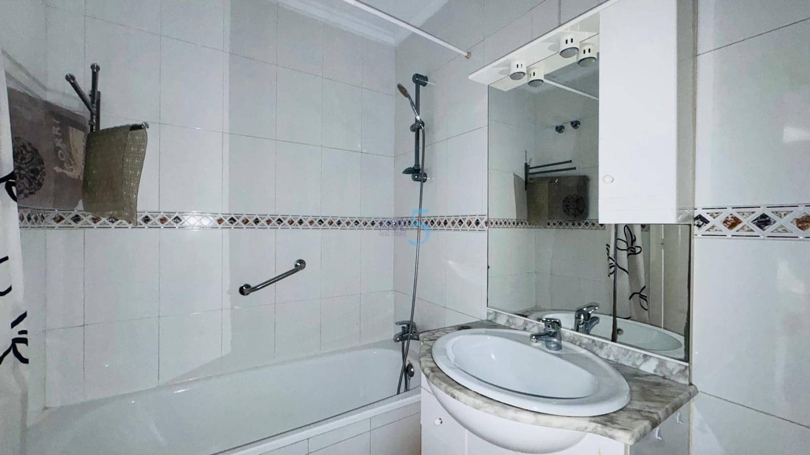 2 soveværelse Lejlighed til salg i Torrevieja med swimmingpool - € 135.000 (Ref: 9906651)