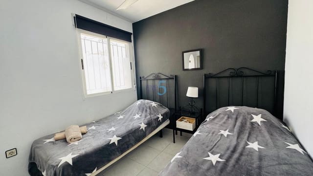 2 soveværelse Lejlighed til salg i Torrevieja med swimmingpool - € 135.000 (Ref: 9906651)