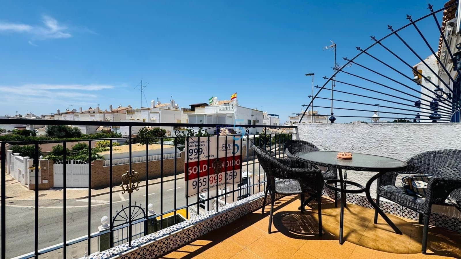 2 soveværelse Lejlighed til salg i Torrevieja med swimmingpool - € 135.000 (Ref: 9906651)