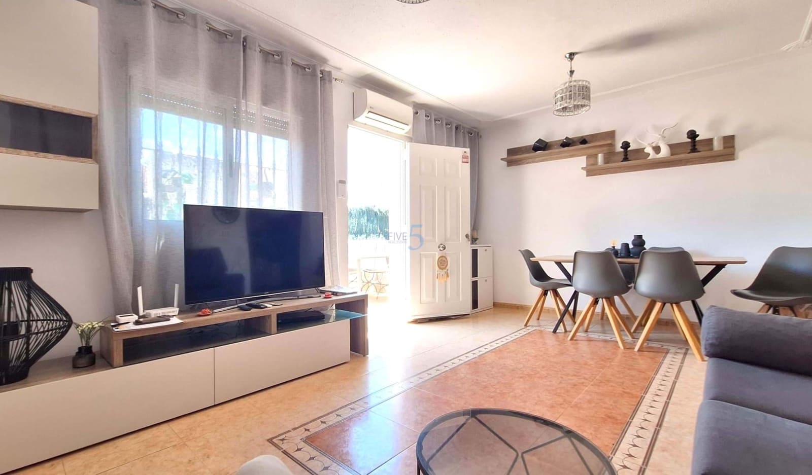 3 Zimmer Bungalow zu verkaufen in Torrevieja - 165.000 € (Ref: 9909079)