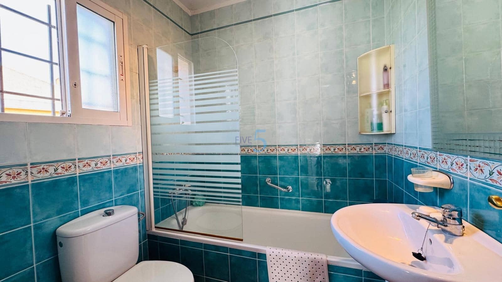 3 bedroom Villa for sale in Dehesa de Campoamor with pool garage - € 359,900 (Ref: 9909474)