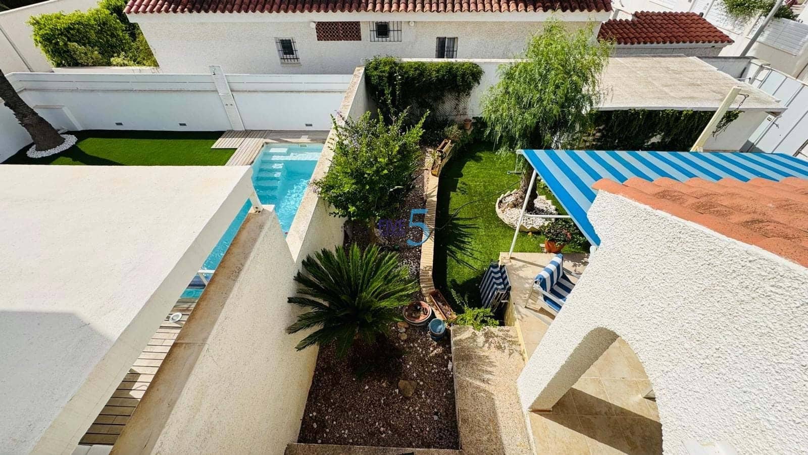 3 bedroom Villa for sale in Dehesa de Campoamor with pool garage - € 359,900 (Ref: 9909474)