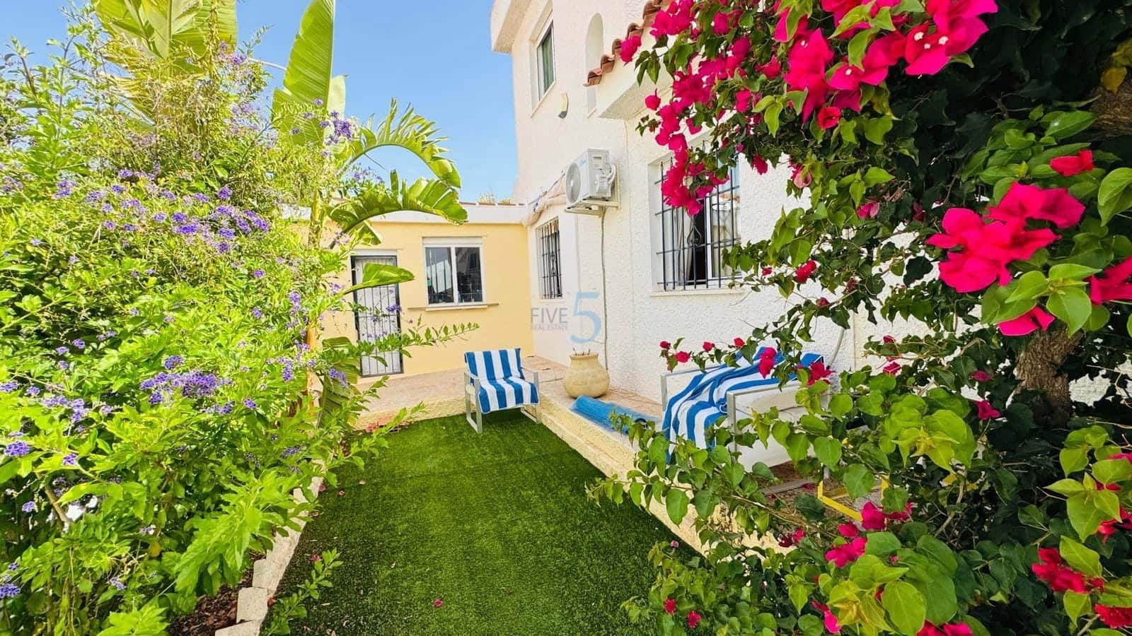 3 bedroom Villa for sale in Dehesa de Campoamor with pool garage - € 359,900 (Ref: 9909474)