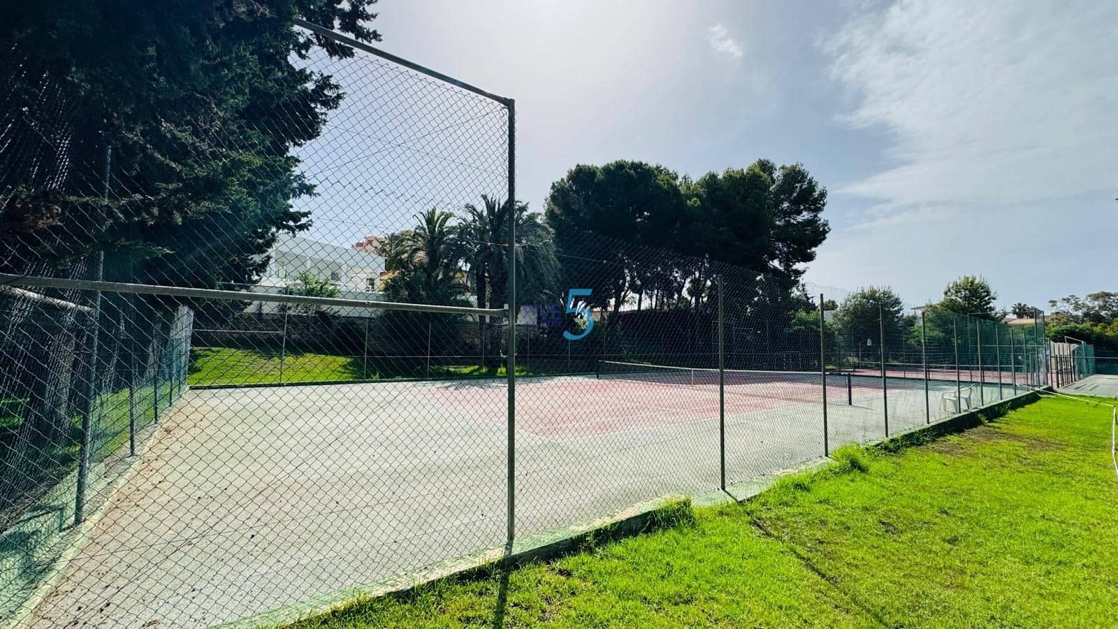 3 bedroom Villa for sale in Dehesa de Campoamor with pool garage - € 359,900 (Ref: 9909474)