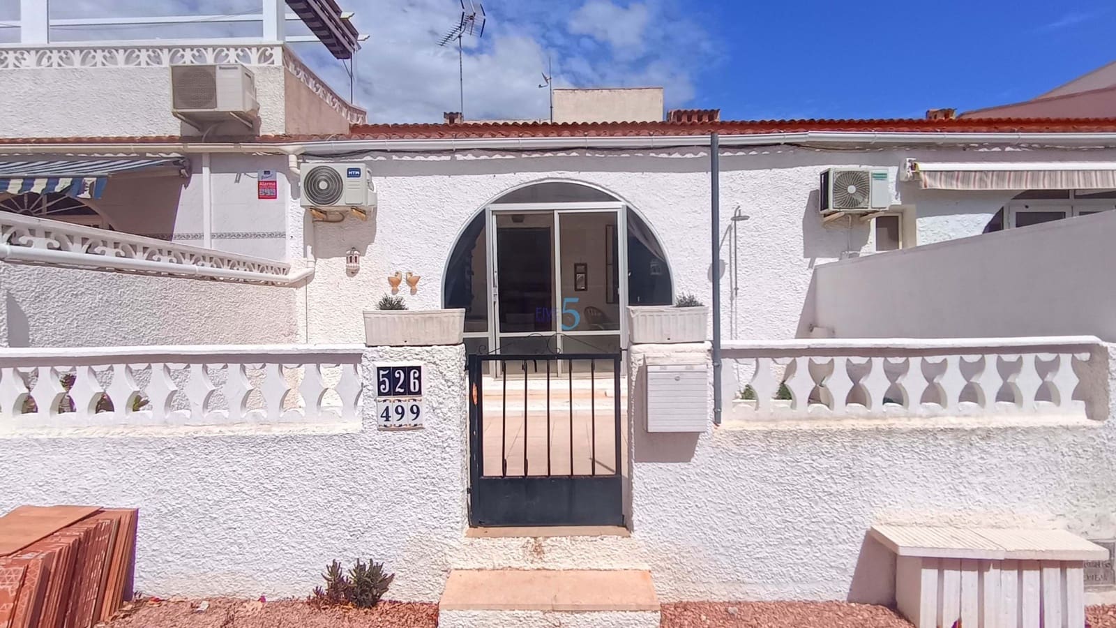 2 makuuhuone Bungalow myytävänä paikassa Torrevieja - 115 000 € (Ref: 9909855)