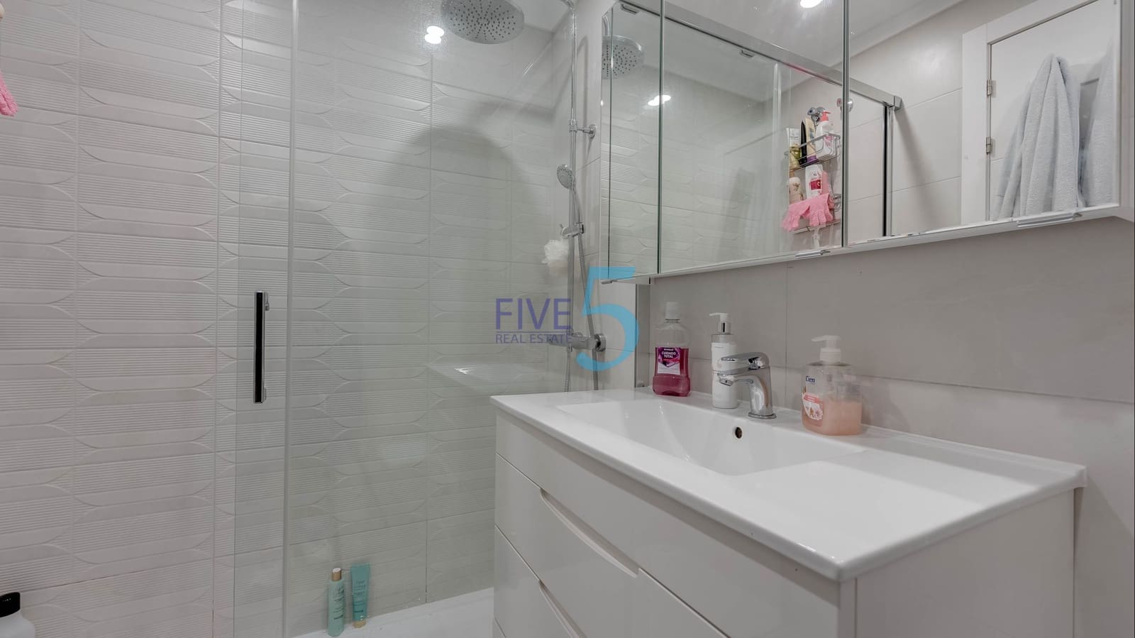2 bedroom Apartment for sale in Vistabella with pool garage - € 145,000 (Ref: 9909856)