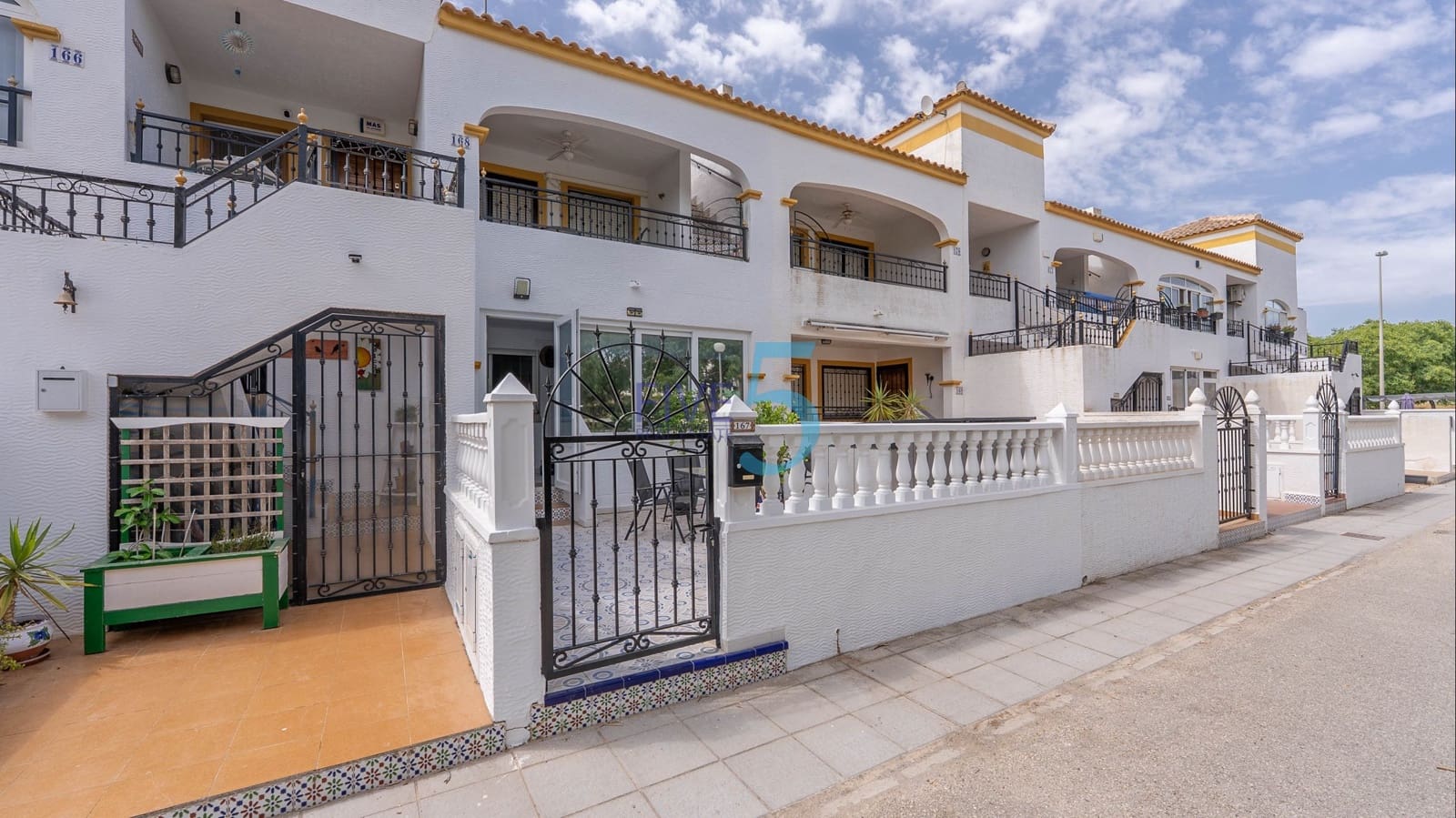 2 bedroom Apartment for sale in Vistabella with pool garage - € 145,000 (Ref: 9909856)
