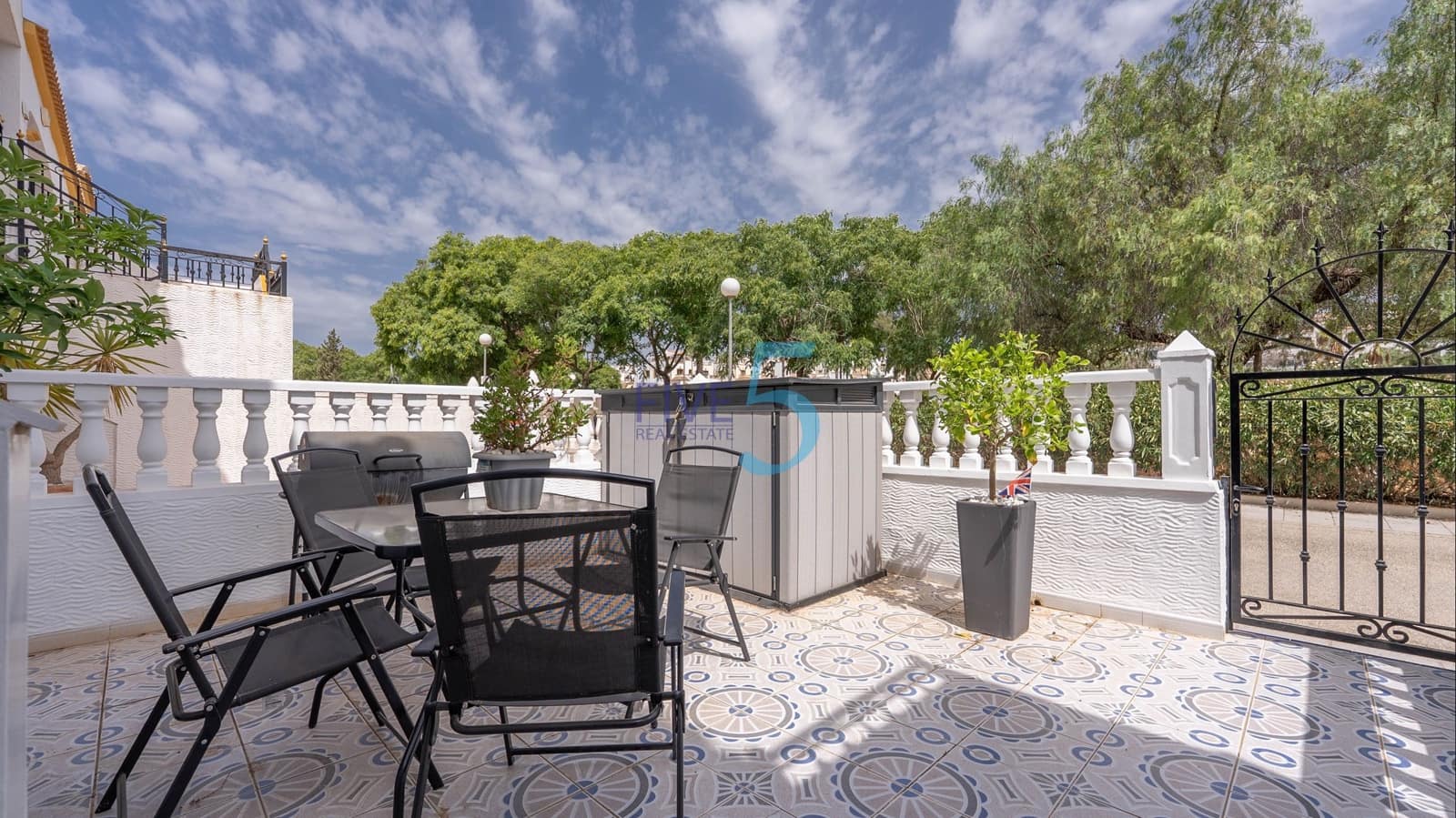 2 bedroom Apartment for sale in Vistabella with pool garage - € 145,000 (Ref: 9909856)