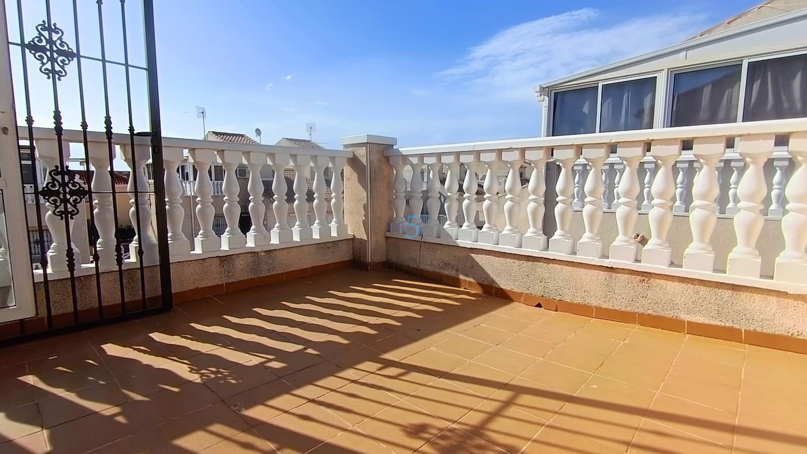 2 slaapkamer Huis te koop in Torrevieja met zwembad - € 175.000 (Ref: 9909857)
