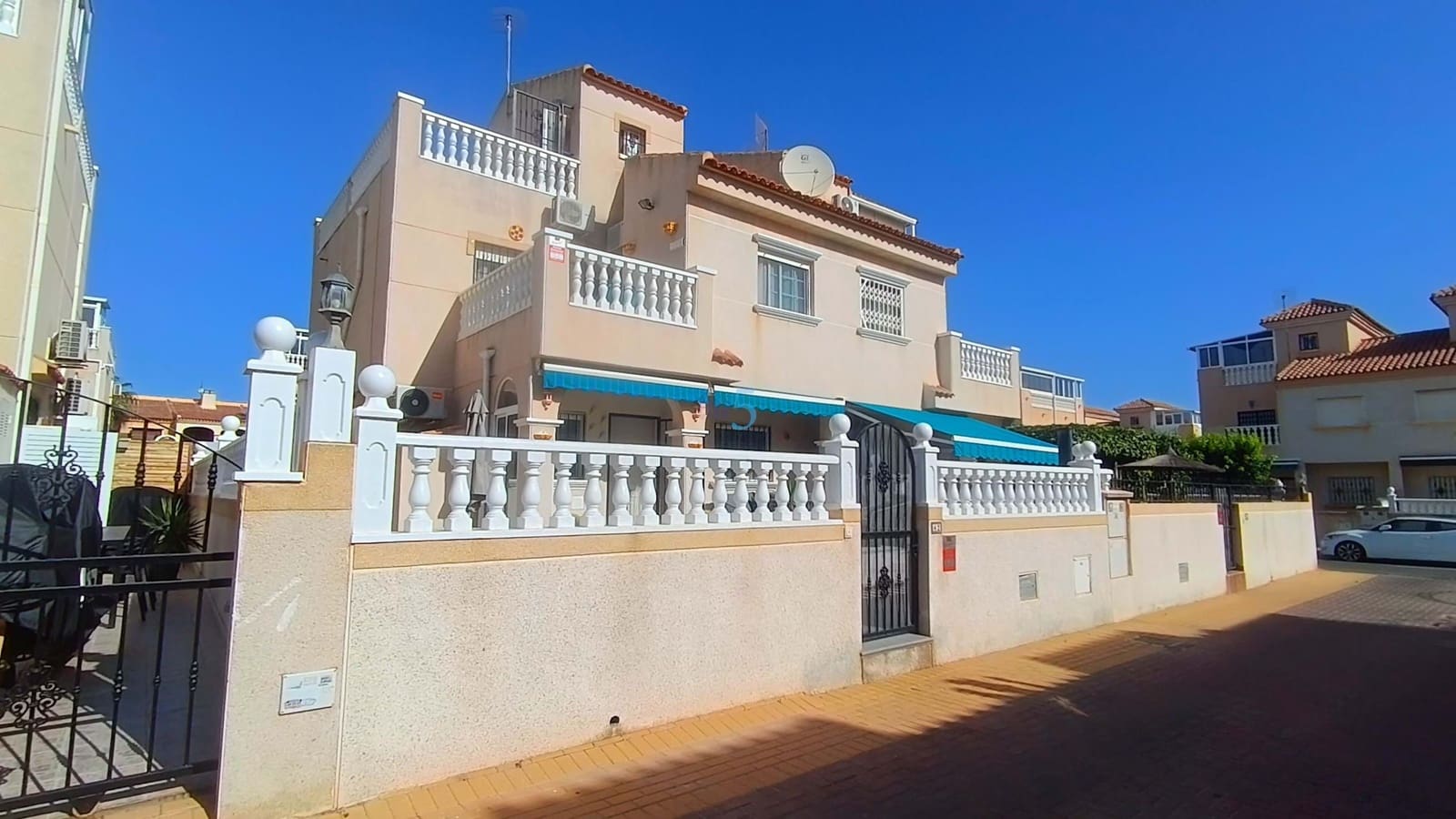 2 slaapkamer Huis te koop in Torrevieja met zwembad - € 175.000 (Ref: 9909857)