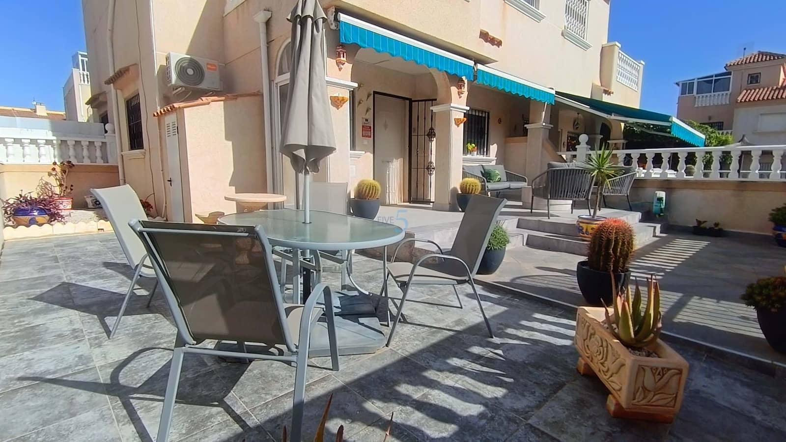 2 slaapkamer Huis te koop in Torrevieja met zwembad - € 175.000 (Ref: 9909857)