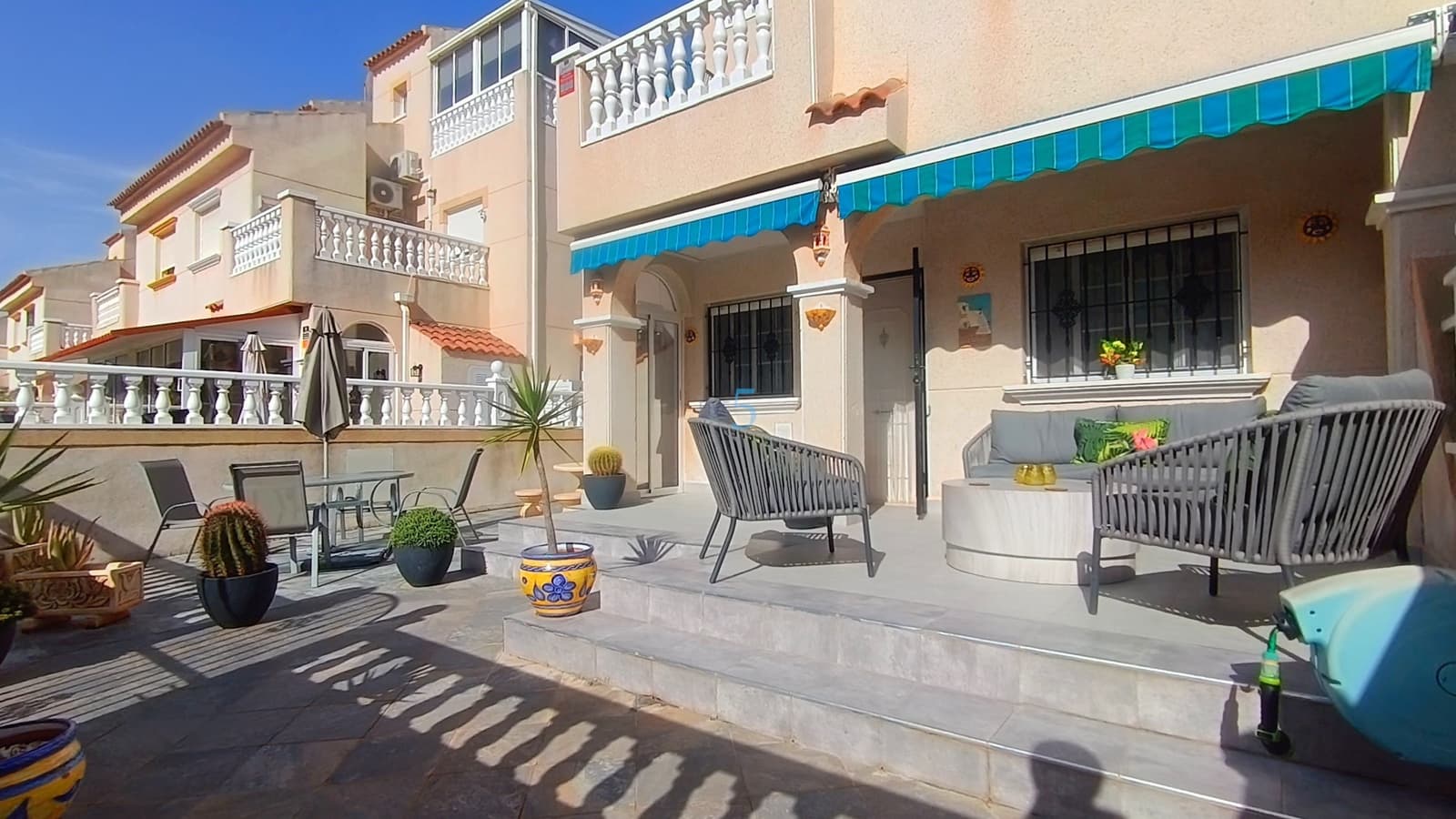 2 slaapkamer Huis te koop in Torrevieja met zwembad - € 175.000 (Ref: 9909857)
