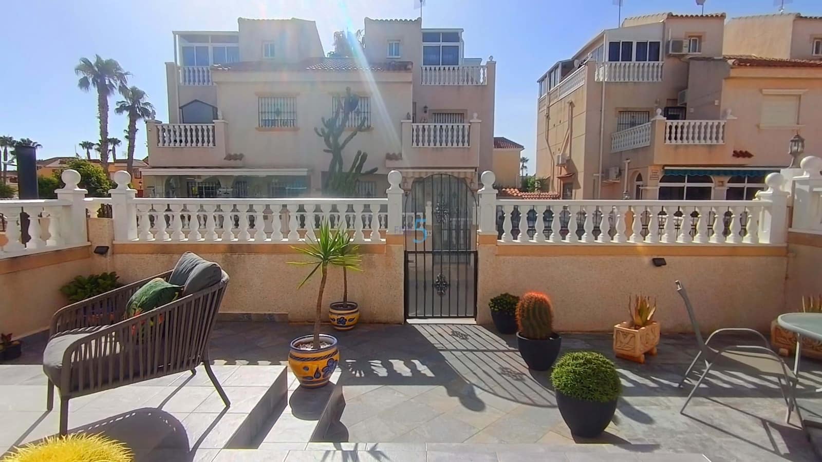 2 slaapkamer Huis te koop in Torrevieja met zwembad - € 175.000 (Ref: 9909857)