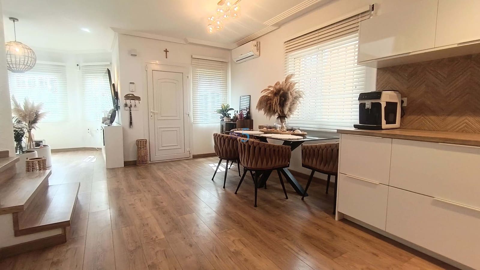 3 makuuhuone Huvila myytävänä paikassa El Raso mukana uima-altaan - 325 000 € (Ref: 9911994)
