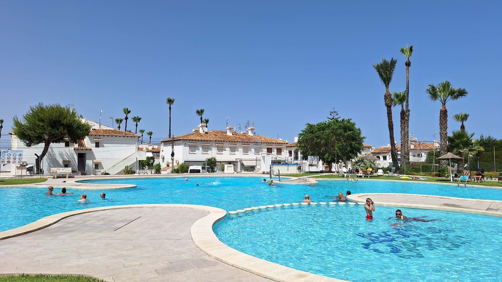 1 chambre Appartement à vendre à Torrevieja avec piscine - 118 000 € (Ref: 9914953)