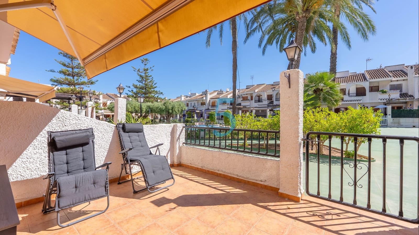 2 soveværelse Byhus til salg i San Pedro del Pinatar med swimmingpool - € 159.950 (Ref: 9915099)
