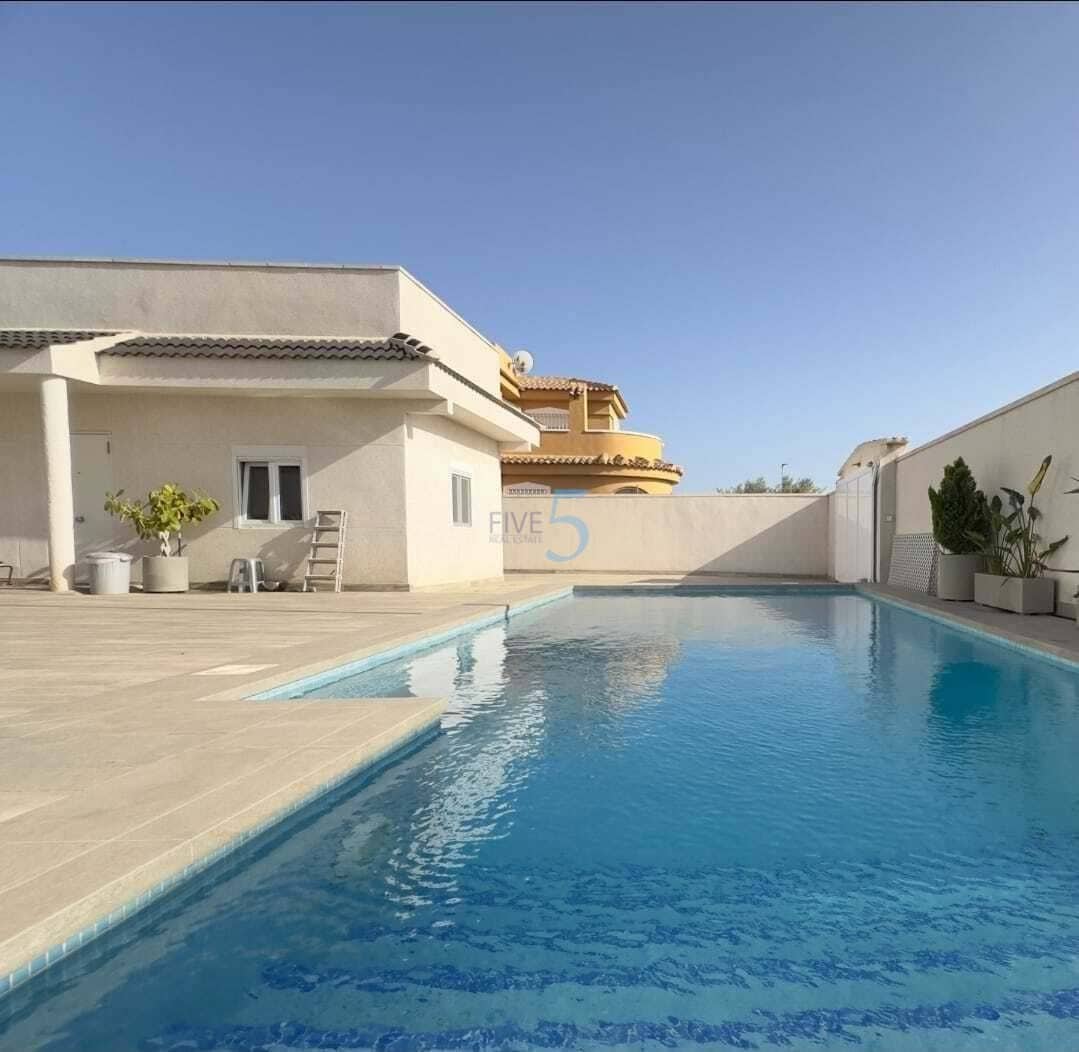 4 slaapkamer Villa te koop in Ciudad Quesada met zwembad - € 460.000 (Ref: 9918830)