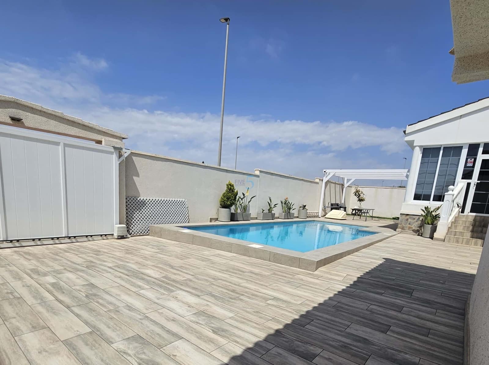 4 slaapkamer Villa te koop in Ciudad Quesada met zwembad - € 460.000 (Ref: 9918830)