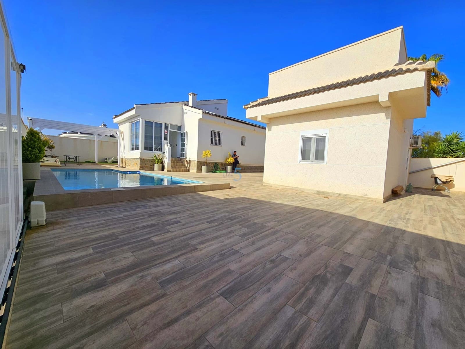 4 slaapkamer Villa te koop in Ciudad Quesada met zwembad - € 460.000 (Ref: 9918830)
