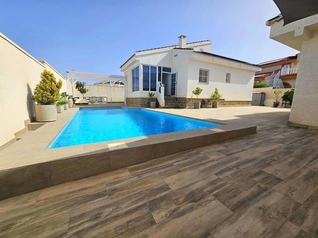 4 slaapkamer Villa te koop in Ciudad Quesada, Rojales met zwembad - € 460.000 (Ref: 9918830)