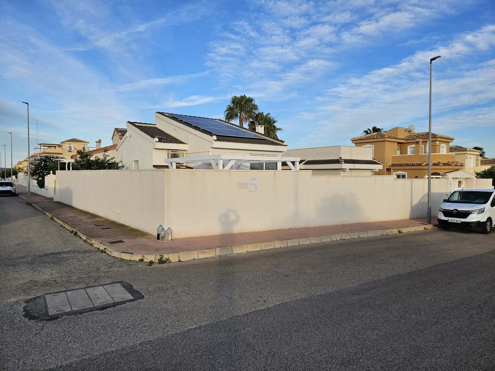 4 slaapkamer Villa te koop in Ciudad Quesada met zwembad - € 460.000 (Ref: 9918830)