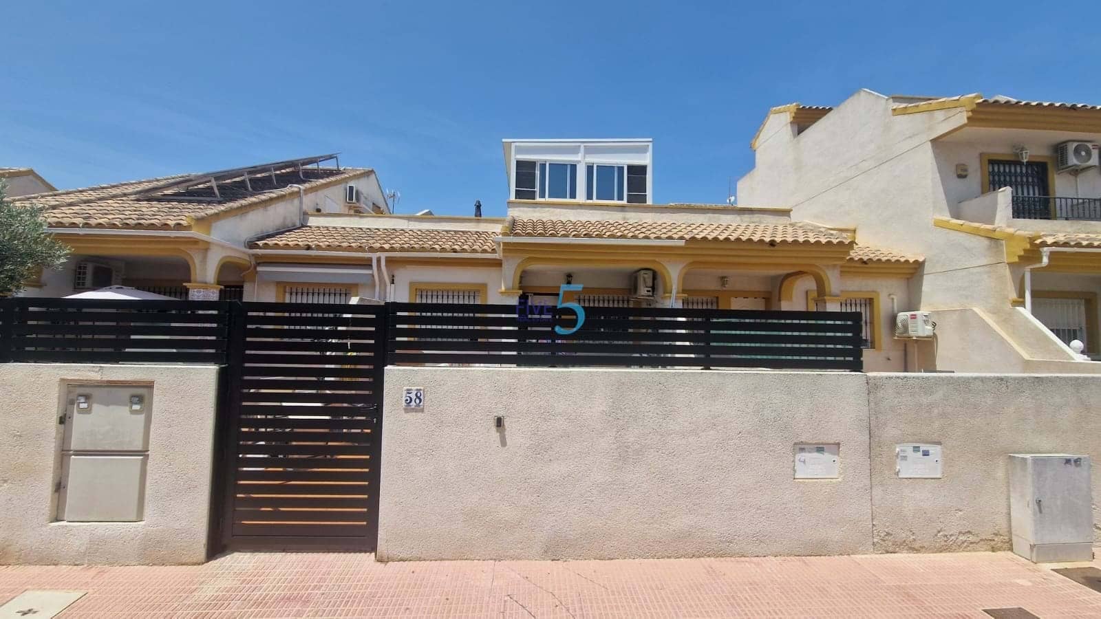 3 soverom Hus til salgs i Daya Nueva med svømmebasseng - € 162 500 (Ref: 9919028)